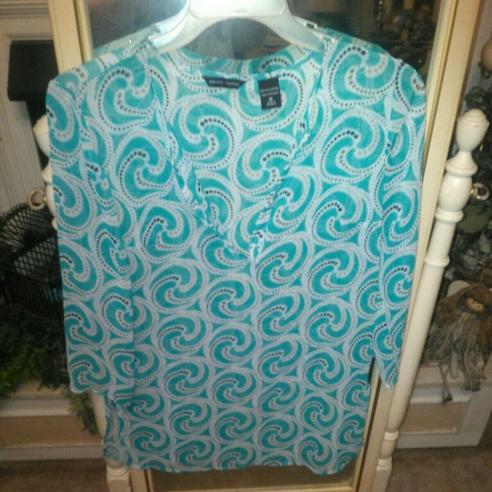 EUC New york and company Sz M Women's Blouse Top